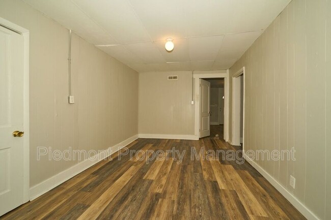 Building Photo - 329 W Locust St