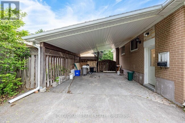 Building Photo - 10 Holman Crescent