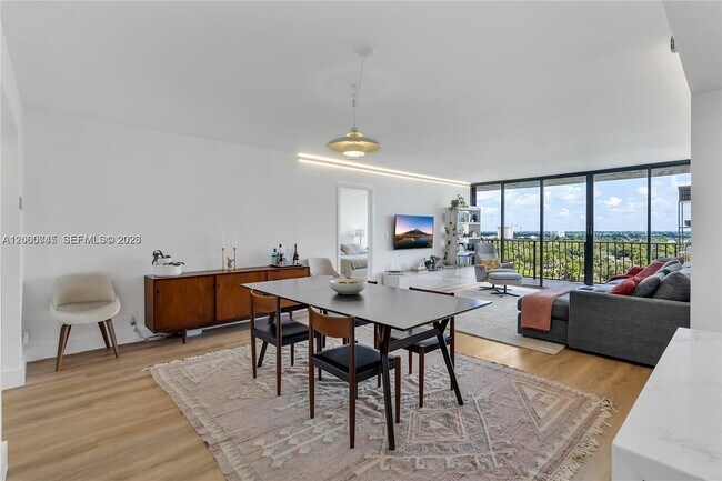 Foto del edificio - 780 NE 69th St