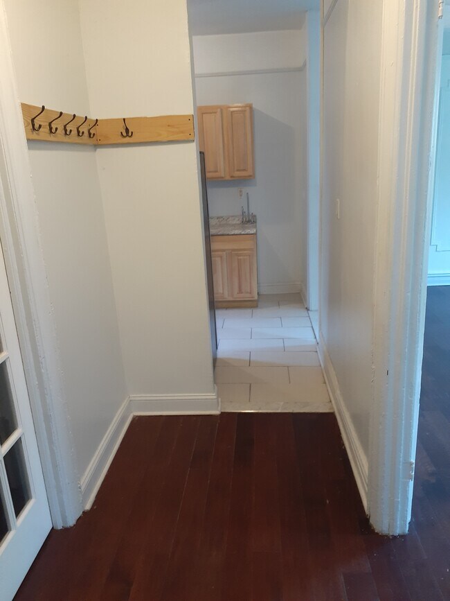 Entry area - 295 Parkside Ave