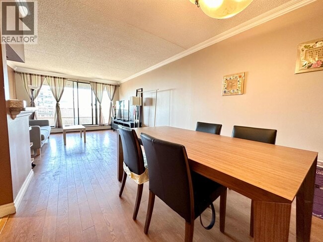 Building Photo - 6595 Willingdon Ave