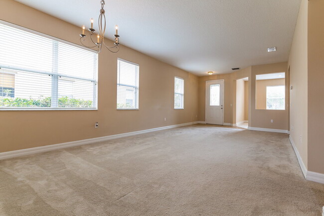 Foto del edificio - 10121 Stratford Pointe Ave