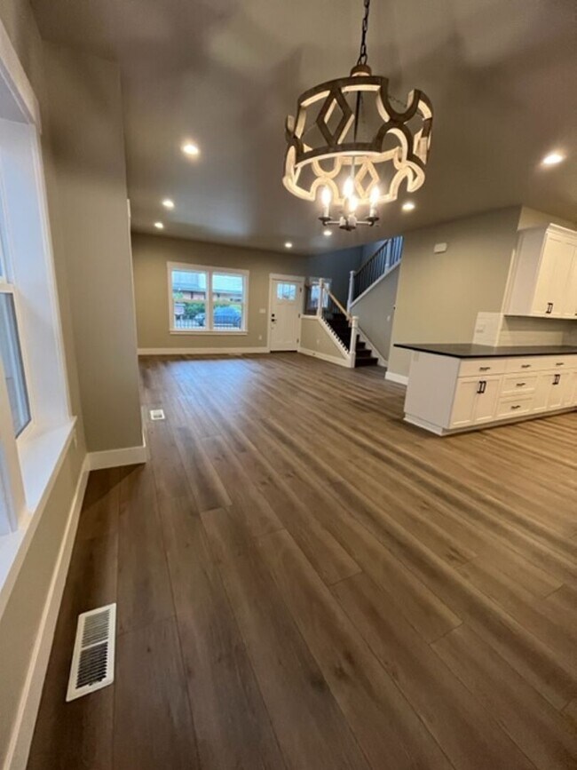 Foto del edificio - Coming Soon! 3 Bedroom 2.5 Bath Newberg OR