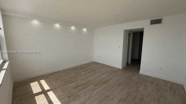Foto del edificio - 1660 NE 191st St