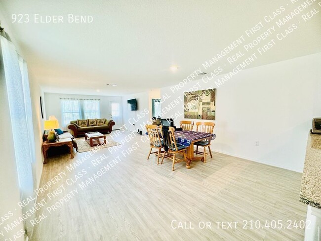 Building Photo - Must see fully furnished 4 BR, 2 BA in Mis...