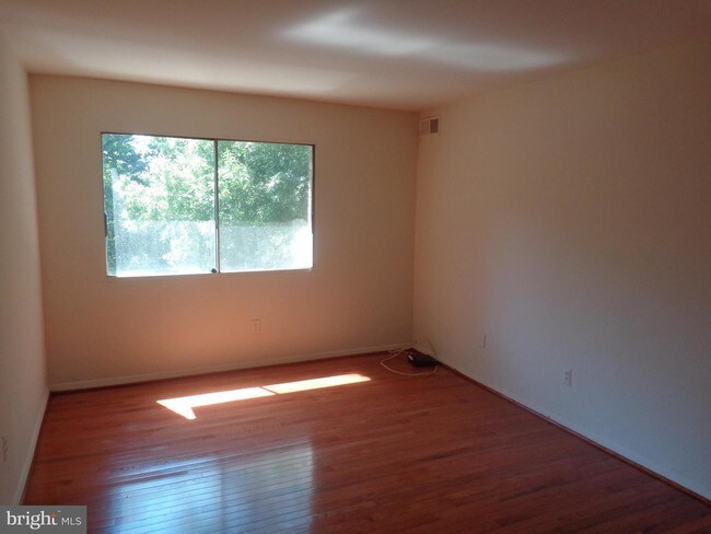Foto del edificio - 8004 Chanute Pl