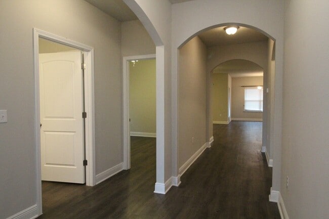 Building Photo - Ashley Plantation Living — 3BR Home with Granite Countertops, Large Kitchen Island, Trey Ceilings...