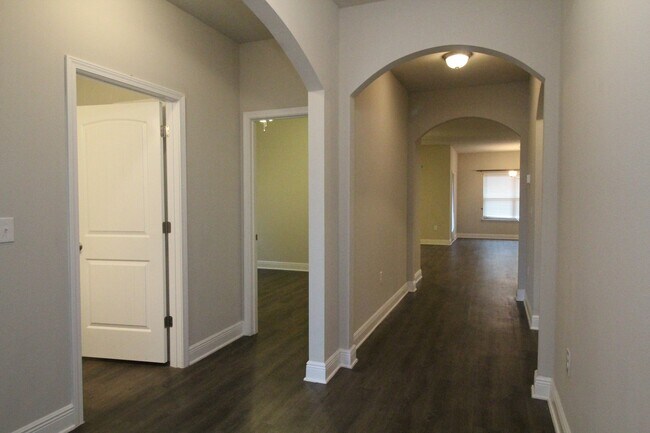 Foto del edificio - Ashley Plantation Living — 3BR Home with Granite Countertops, Large Kitchen Island, Trey Ceilings...