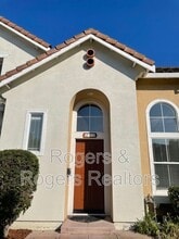 Building Photo - 213 Houghton St