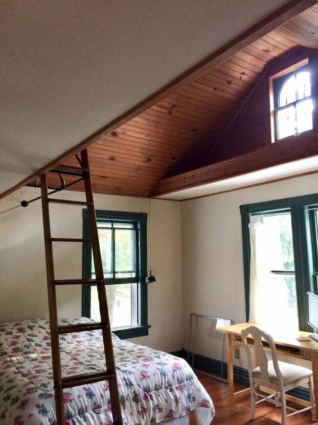 Building Photo - 408 Conover Ave