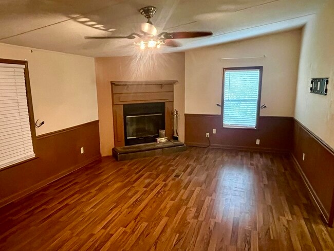 Building Photo - 1640 Cherry Tree Rd