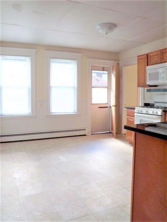 Building Photo - 40 Linden Ave