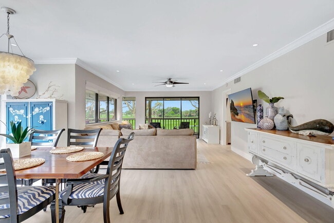 Foto del edificio - 438 Brackenwood Ln S