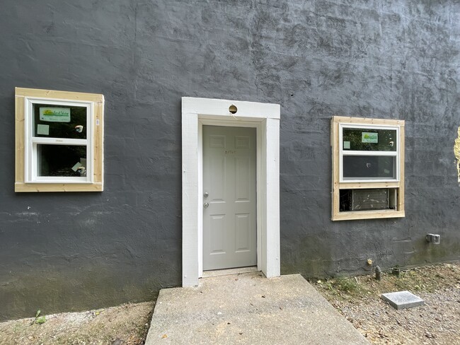 door to unit 5 - 737 6th St NE