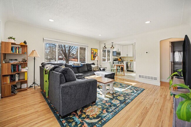Building Photo - Spacious 3BD/2BA Home in Denver, CO- Available August 1st!