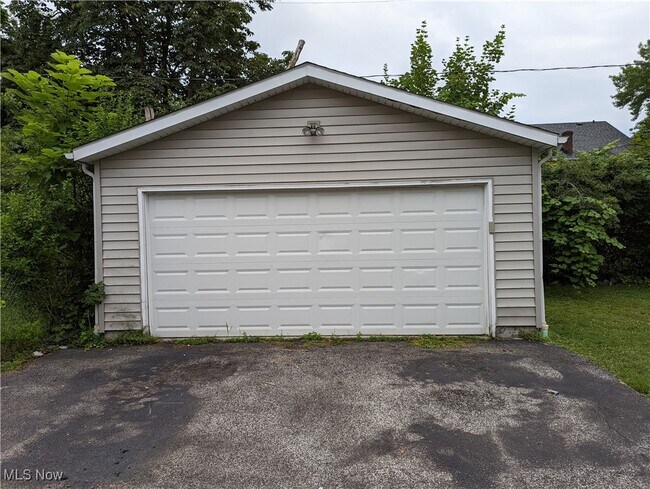 Building Photo - 3414 Winsford Rd