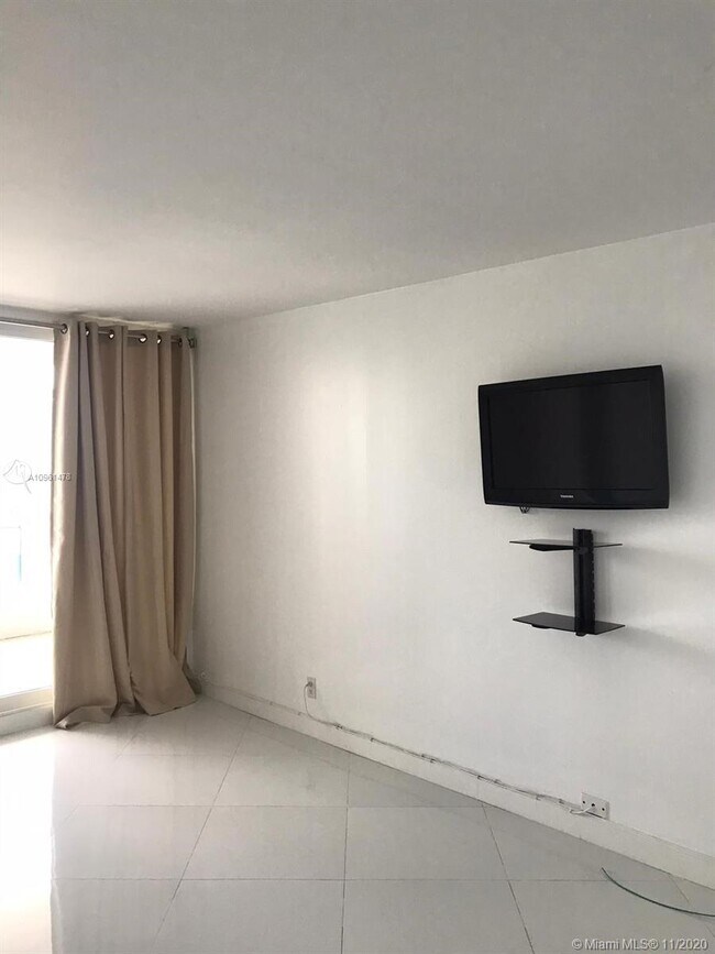 Foto del edificio - 1717 N Bayshore Dr