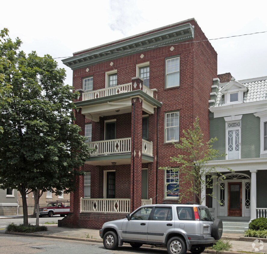 Building Photo - 2042 Park Ave