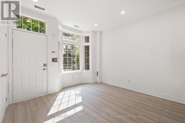 Building Photo - 71-171 McCaul St