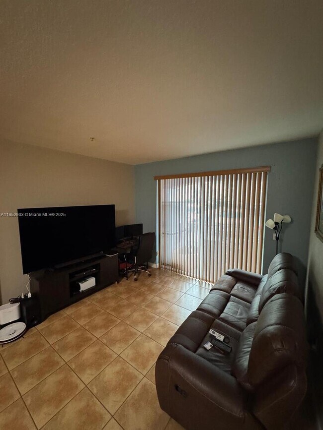 Foto del edificio - 7060 NW 177th St