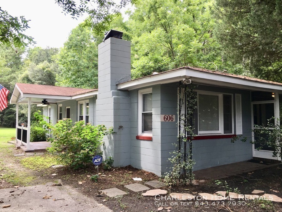 Primary Photo - 3 Bedroom 2 Bath House in Summerville