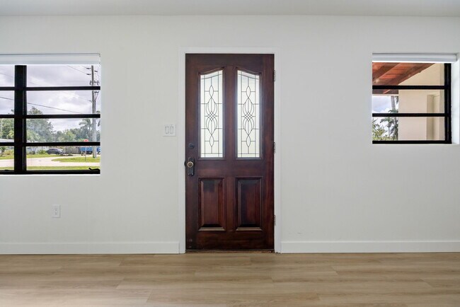 Foto del edificio - 1575 Grace Ave
