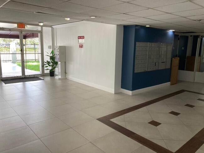 Foto del edificio - 16450 NW 2nd Ave