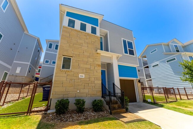 Building Photo - 1921 Teagle Dr