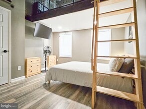 Building Photo - 1212 N King St