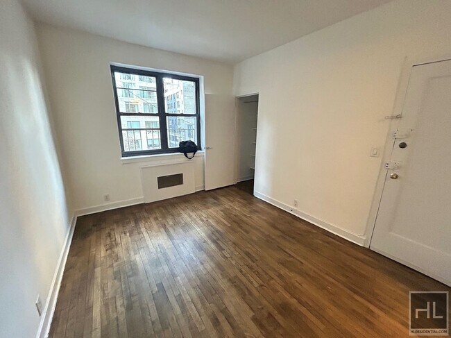 Building Photo - East 61 Street