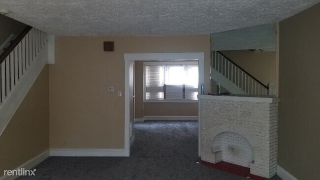 Building Photo - 3 br, 1 bath Townhome - 3090 Carman St