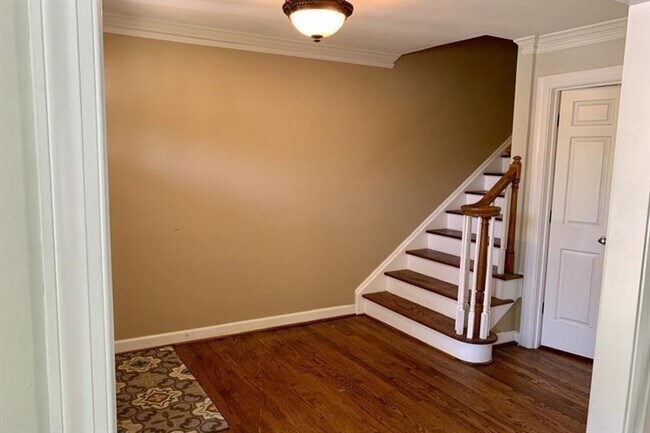 Foto del edificio - 831 Clairemont Ave