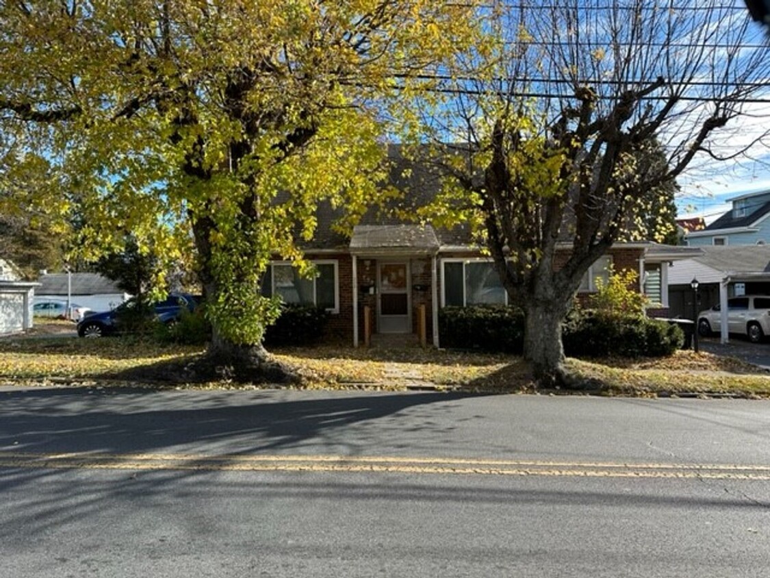 Primary Photo - 230 S 28th St