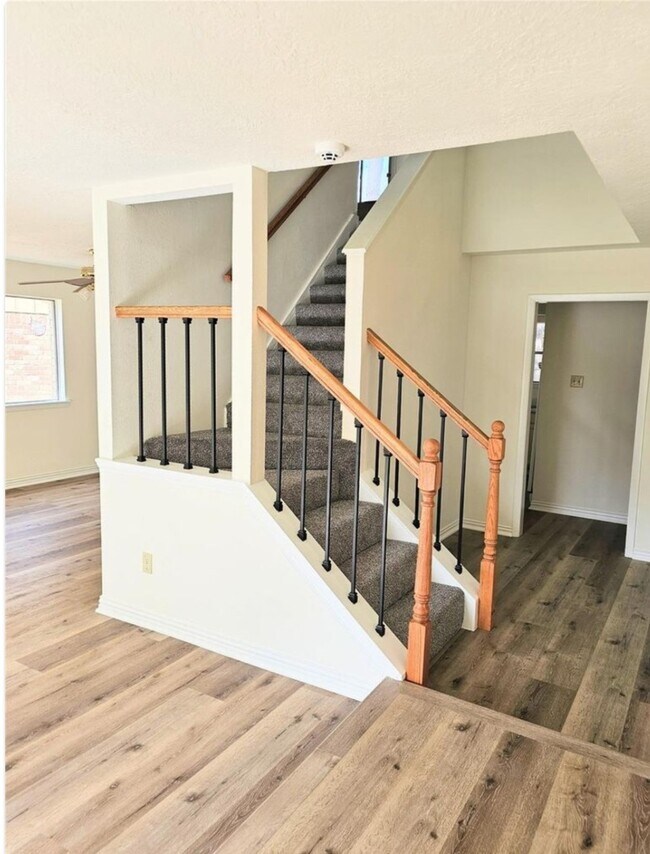 Building Photo - 24022 Spring Briar Ln