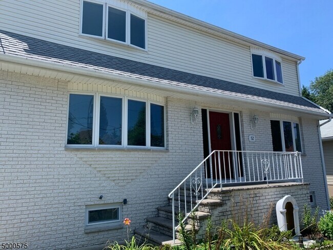 Building Photo - 52 2nd Ave