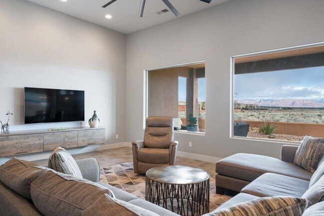 Building Photo - Stunning home with Unobstructed Panoramic ...