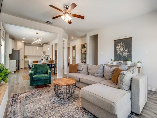 Foto del edificio - 729 Jessica Lynn Ln