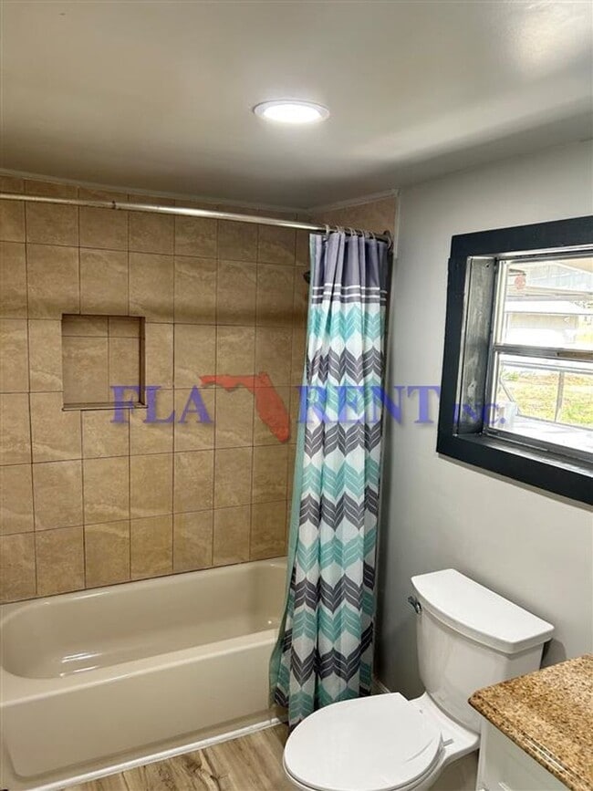 Foto del edificio - **3/2 lovely home with separate 1/1 In law suite**