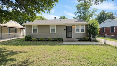 Building Photo - 1734 Wildrose St