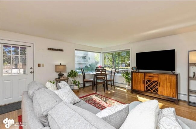 Building Photo - 1200 B St