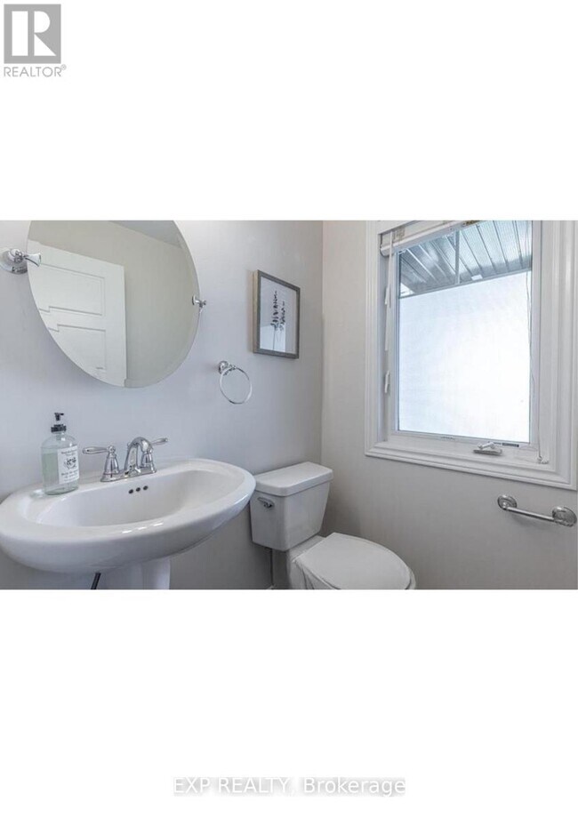 Photo du bâtiment - 2435 River Mist Rd