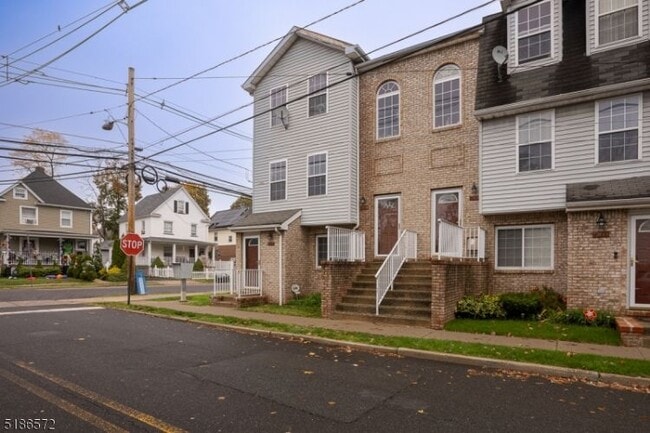 Building Photo - 1201A Arlington Ave