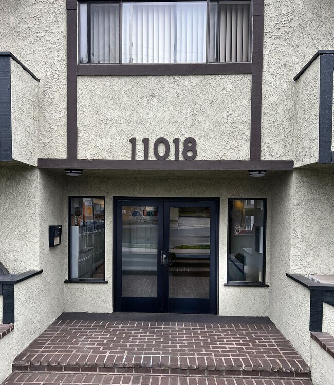 Foto del edificio - 11018 Moorpark St