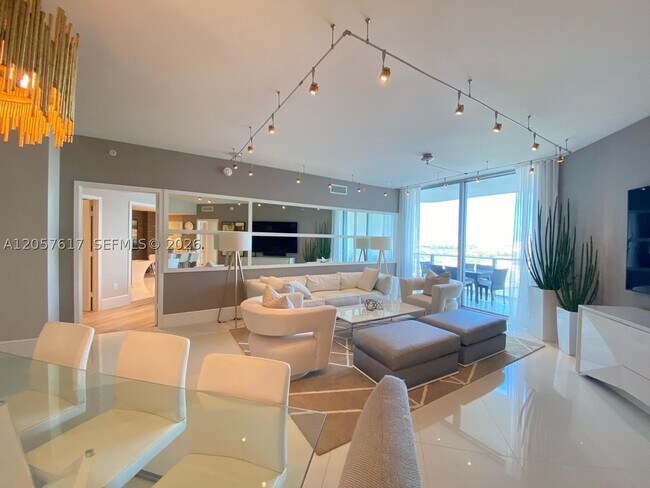 Building Photo - 17301 Biscayne Blvd