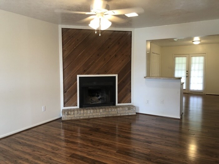Primary Photo - 2422 Pecan Ridge Dr