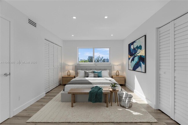 Foto del edificio - 7925 Carlyle Ave