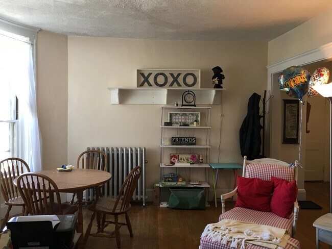 Foto del edificio - VERY convenient location