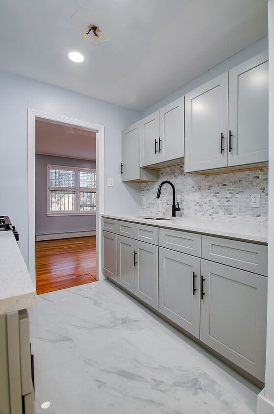 Primary Photo - 21 Elm St