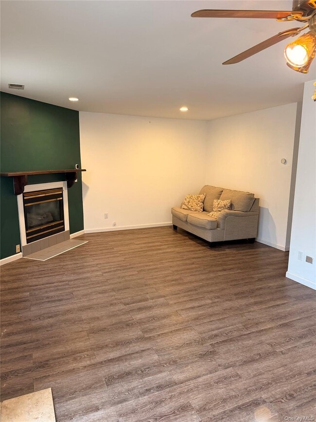 Building Photo - 25 Wood Lake Dr