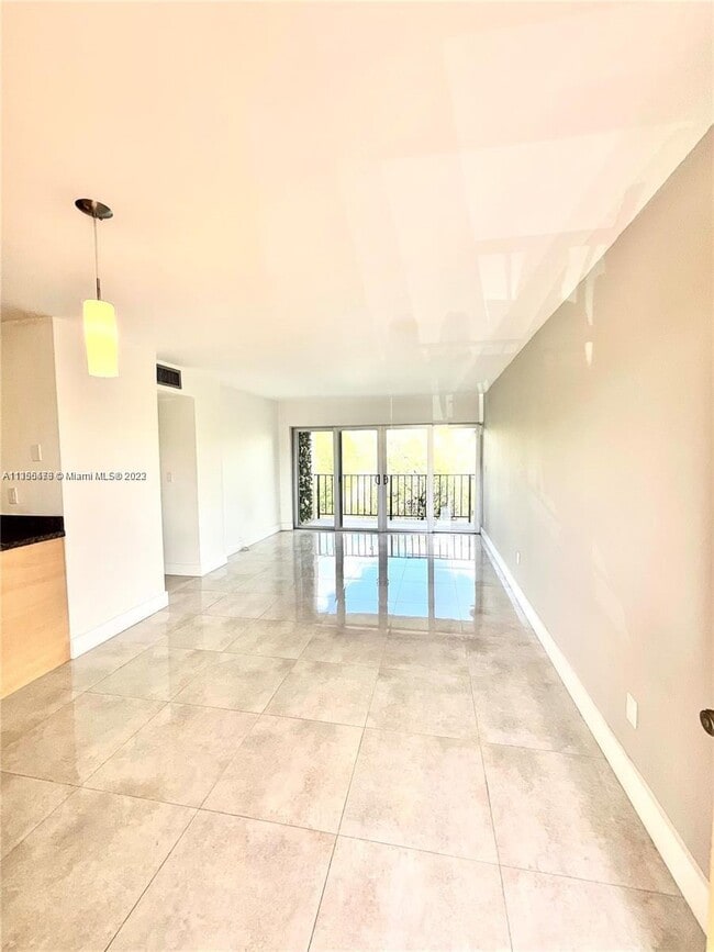 Building Photo - 8897 Fontainebleau Blvd